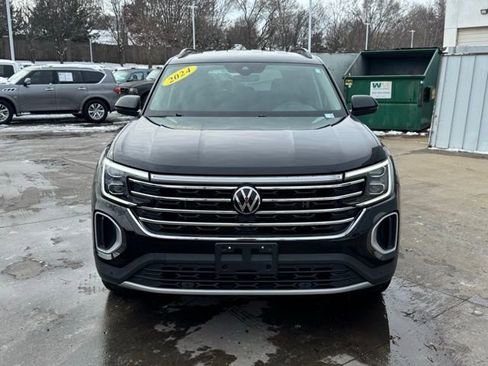 Used 2024 Volkswagen Atlas SE image 2