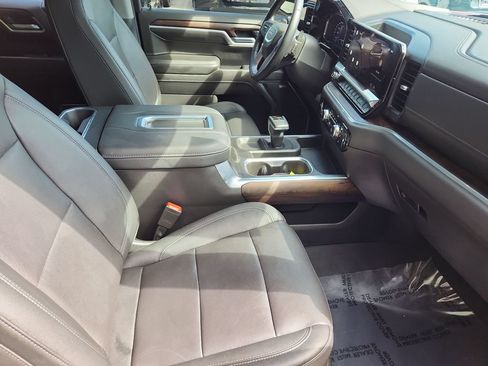 Used 2022 GMC Sierra 1500 SLT w/ SLT Convenience Package AWD/4WD image 3
