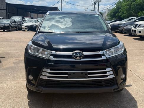 Used 2018 Toyota Highlander XLE FWD image 2