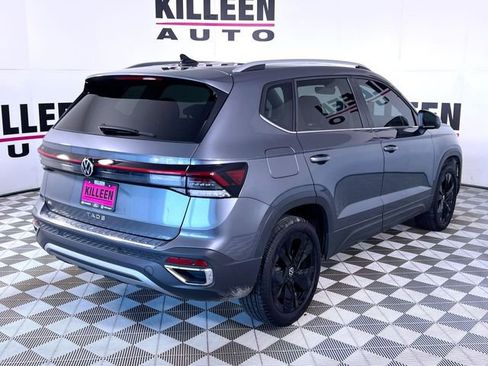Used 2025 Volkswagen Taos SE image 7