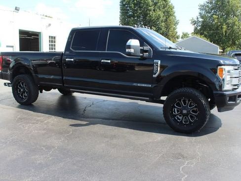 Used 2019 Ford F250 Platinum w/ Platinum Ultimate Package AWD/4WD image 2