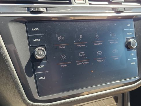 Used 2024 Volkswagen Tiguan SE R-Line image 20