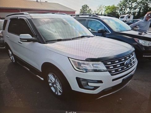 Used 2017 Ford Explorer Limited w/ Equipment Group 301A AWD/4WD image 4