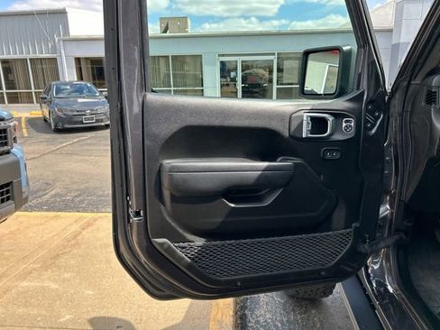 Used 2025 Jeep Wrangler Unlimited Sport AWD/4WD image 28