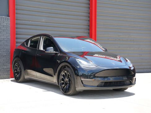 Used 2023 Tesla Model Y AWD image 6