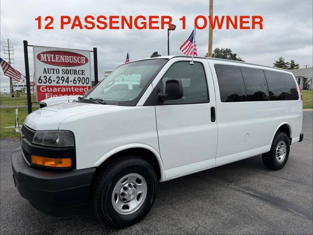 Used 2018 Chevrolet Express 2500 LS w/ Driver Convenience Package RWD image 1