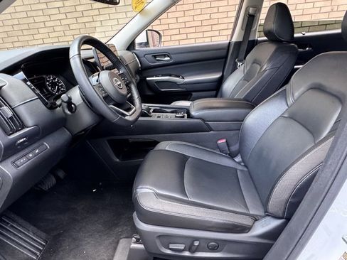 Used 2022 Nissan Pathfinder SL w/ SL Black Package image 23