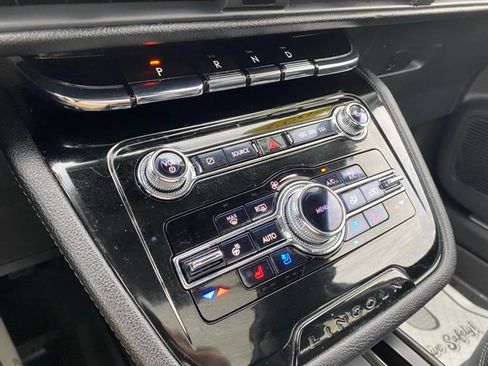 Used 2022 Lincoln Corsair AWD w/ Premium Package image 18