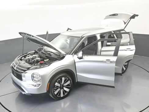 New 2026 Mitsubishi Outlander SE image 65