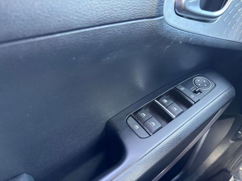 Used 2025 Kia Soul LX w/ LX Technology Package FWD image 20