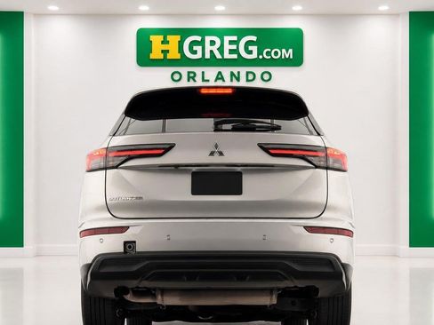 Used 2025 Mitsubishi Outlander ES FWD image 8