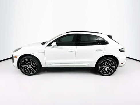 Certified 2025 Porsche Macan AWD/4WD image 2