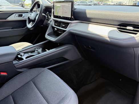 Certified 2025 Ford Explorer Active RWD image 11