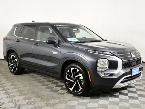 Used 2025 Mitsubishi Outlander SE AWD/4WD image 4