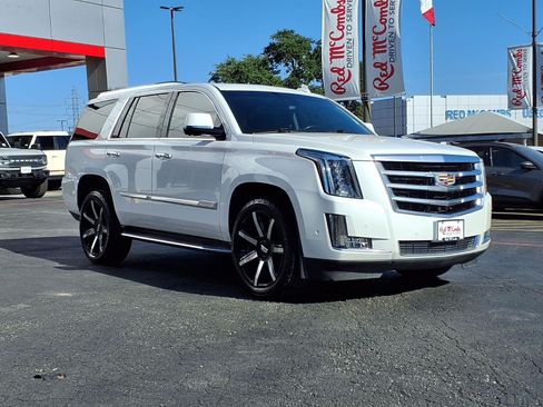 Used 2020 Cadillac Escalade Luxury RWD image 4