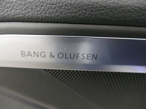 Used 2023 Audi e-tron Premium Plus image 12