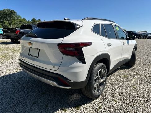 New 2026 Chevrolet Trax LT w/ LT Convenience Package FWD image 11