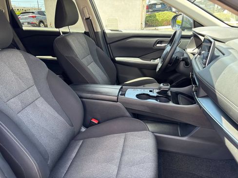 Used 2025 Nissan Rogue SV FWD image 38