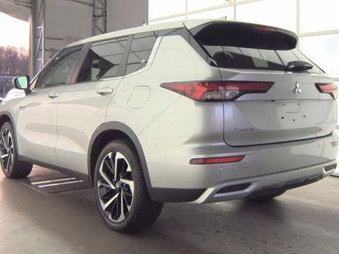 Used 2024 Mitsubishi Outlander SE image 12