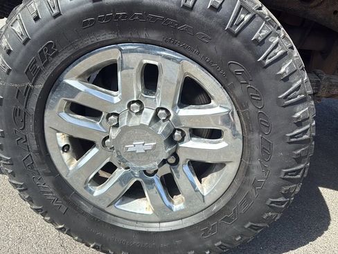 Used 2016 Chevrolet Silverado 2500 LT w/ LT Convenience Package image 12