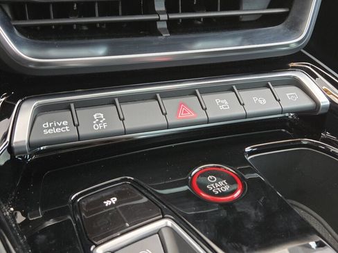 Used 2022 Audi e-tron GT Prestige AWD/4WD image 31
