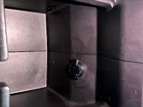 Used 2023 Toyota Highlander L image 16