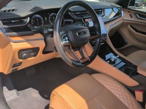 Used 2023 Jeep Grand Cherokee Summit AWD/4WD image 10