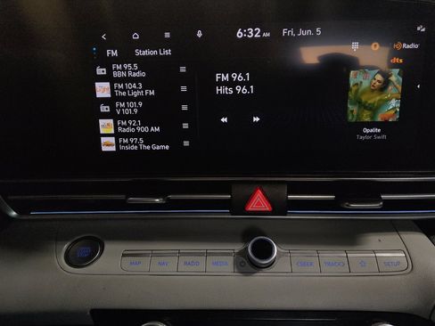 Used 2023 Hyundai Elantra Limited FWD image 25