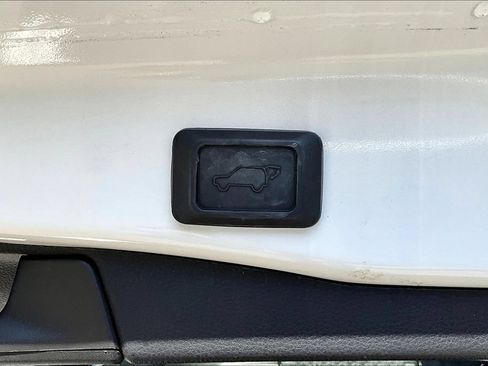 Used 2022 Toyota RAV4 XLE w/ Convenience Package AWD/4WD image 25