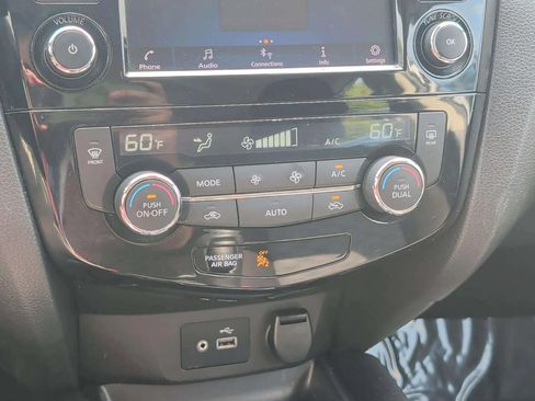 Used 2021 Nissan Rogue Sport SV FWD image 16