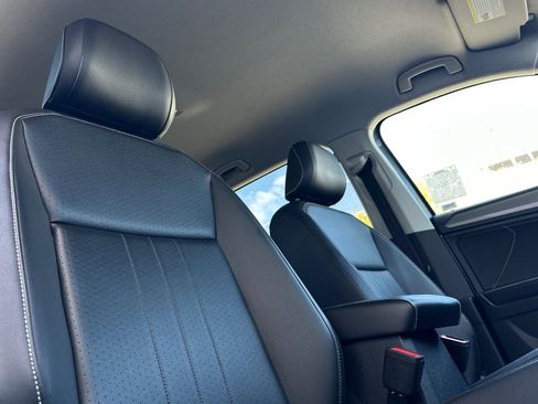Used 2022 Volkswagen Tiguan SE FWD image 18