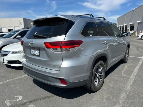 Used 2017 Toyota Highlander XLE AWD/4WD image 6
