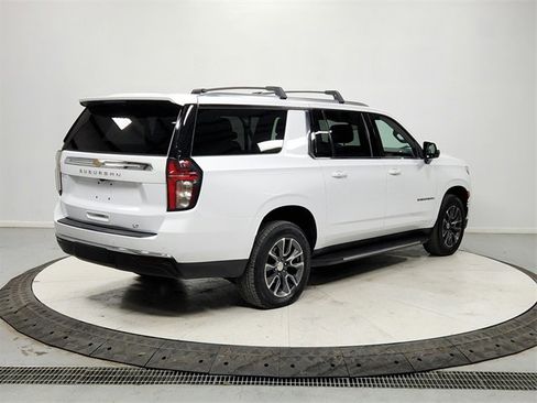 Used 2024 Chevrolet Suburban LT w/ Luxury Package image 7