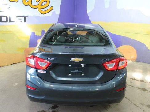 Used 2018 Chevrolet Cruze LT w/ LT Convenience Package FWD image 7
