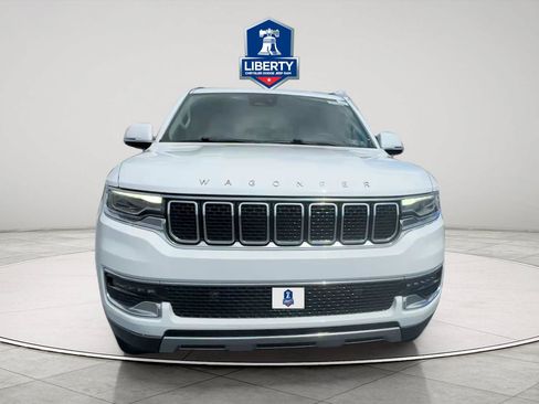 Used 2022 Jeep Wagoneer Series III AWD/4WD image 2