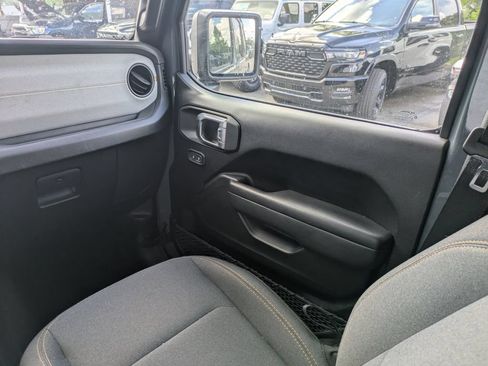 Used 2025 Jeep Wrangler Unlimited Sport S 4xe AWD/4WD image 18
