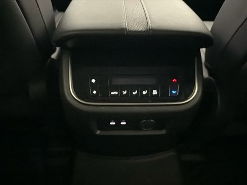 Used 2025 Nissan Armada SV image 22