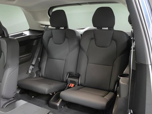 New 2025 Volvo XC90 B6 Core w/ Protection Package image 33