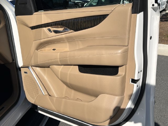 Used 2019 Cadillac Escalade Platinum RWD image 16