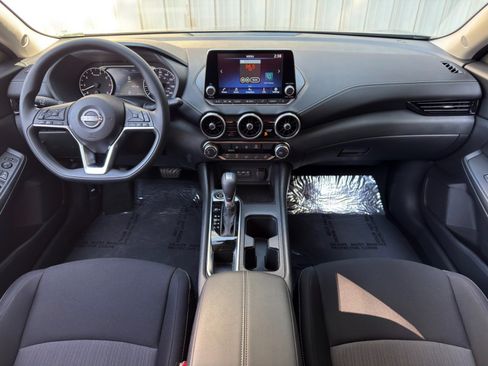 Used 2025 Nissan Sentra SV FWD image 11