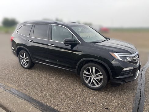 Used 2017 Honda Pilot Touring image 3