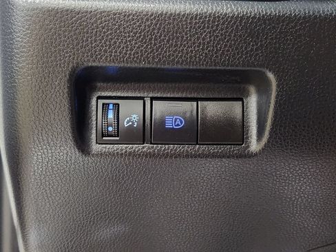 Used 2022 Toyota RAV4 LE AWD/4WD image 41