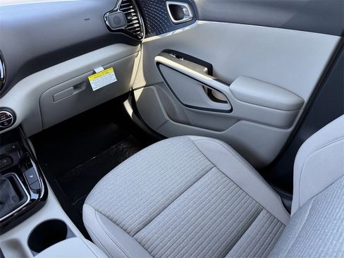 New 2025 Kia Soul EX image 17