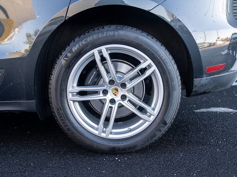 Certified 2025 Porsche Macan image 23