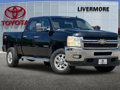 Used 2011 Chevrolet Silverado 2500 LTZ w/ LTZ Plus Package AWD/4WD image 2