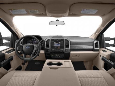 Used 2017 Ford F250 XLT w/ Camper Package image 8