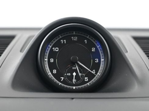 Certified 2023 Porsche Macan image 12