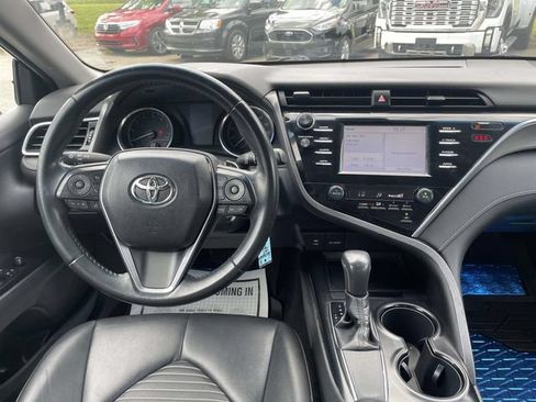 Used 2018 Toyota Camry SE FWD image 13
