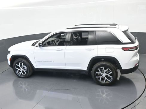 Used 2025 Jeep Grand Cherokee Limited image 48