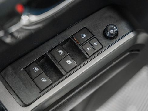 Used 2019 Toyota Tacoma TRD Off-Road image 40